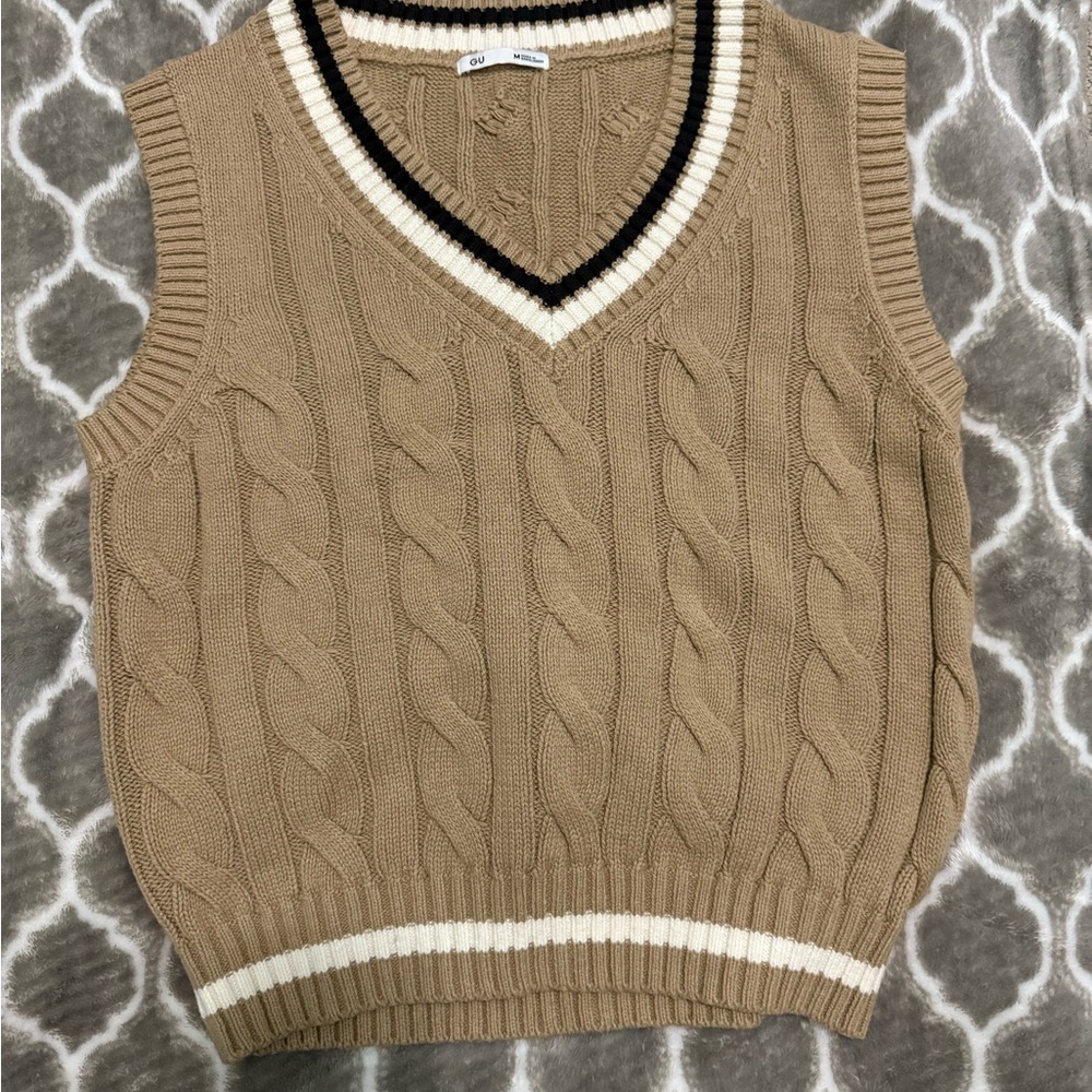 Cable Knit V-Neck Sweater Vest in Tan